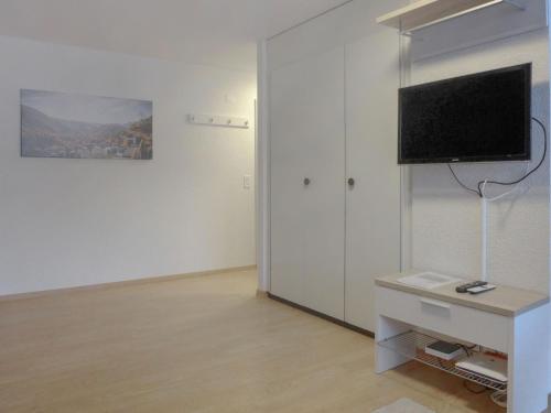 TV a/nebo společenská místnost v ubytování Apartment Imperial-1 by Interhome