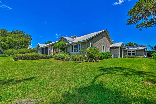 Zahrada ubytování Waterfront Lake Placid Home with Private Dock!