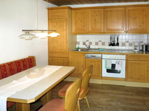Kuchyň nebo kuchyňský kout v ubytování Apartment Gratzerhof-1 by Interhome