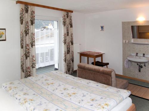 Postel nebo postele na pokoji v ubytování Apartment Leni-2 by Interhome