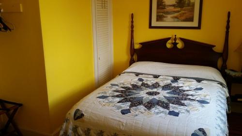 Burbank Rose Inn Bed & Breakfast – Photos 2