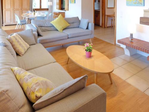 Apartment Hyacinthe 11 by Interhome