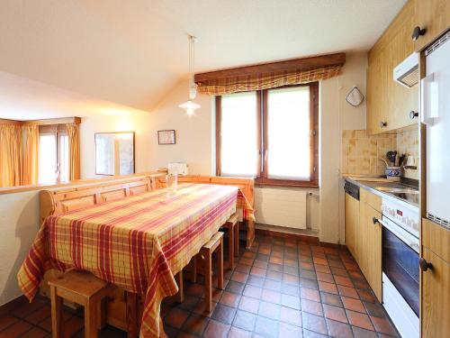 Kuchyň nebo kuchyňský kout v ubytování Apartment Pyrith by Interhome