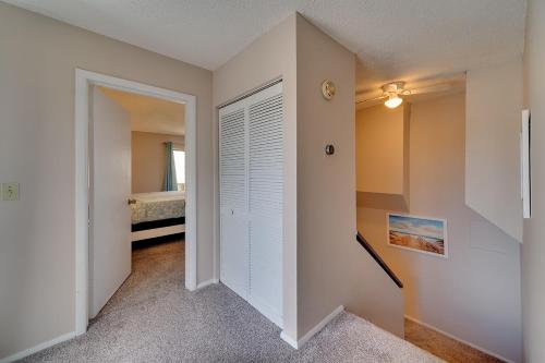 Siesta Key Beach - 2 Bedroom - 3 Beds - 3 Bathroom Duplex with Heated Swimming Poolにあるベッド