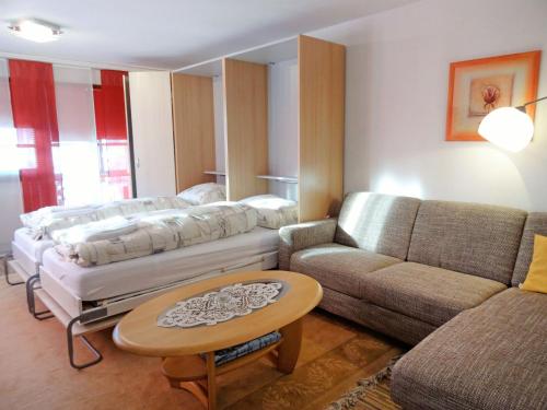 Oleskelutila majoituspaikassa Apartment Aragon B47 by Interhome