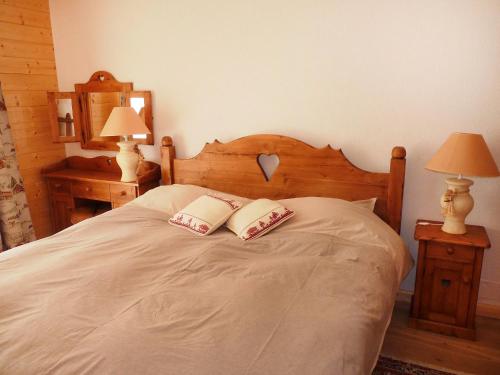 Ένα ή περισσότερα κρεβάτια σε δωμάτιο στο Chalet Voltaire by Interhome