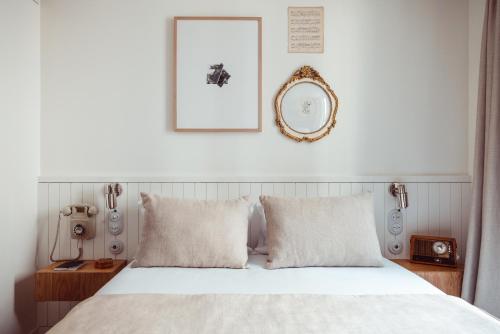 a bedroom with a bed and a mirror on the wall at Hôtel Monsieur Aristide in Paris