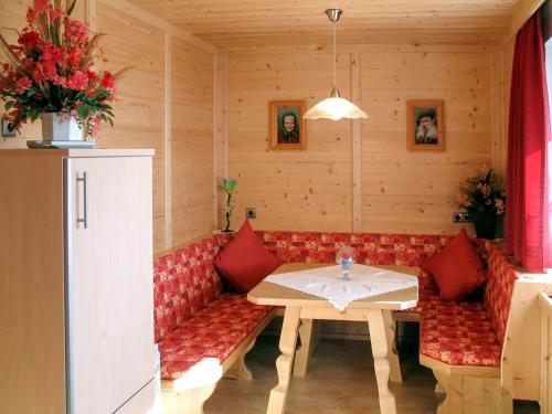 Posezení v ubytování Apartment Moidl by Interhome