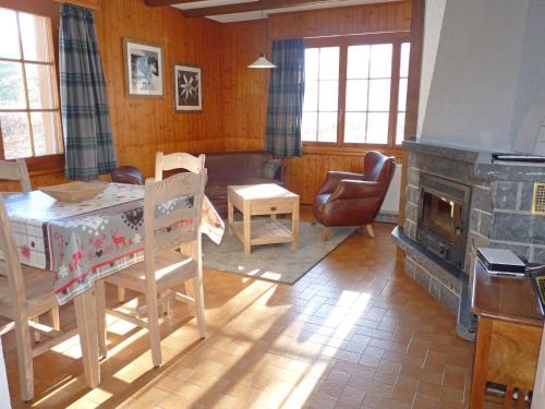 Posezení v ubytování Apartment Frênes by Interhome