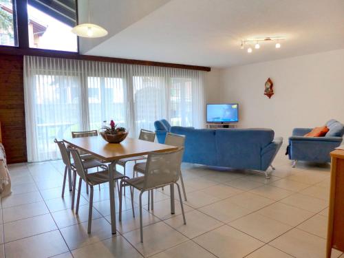 TV a/nebo společenská místnost v ubytování Apartment von Allmen by Interhome