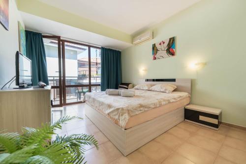 A bed or beds in a room at Happy Holiday Sozopol