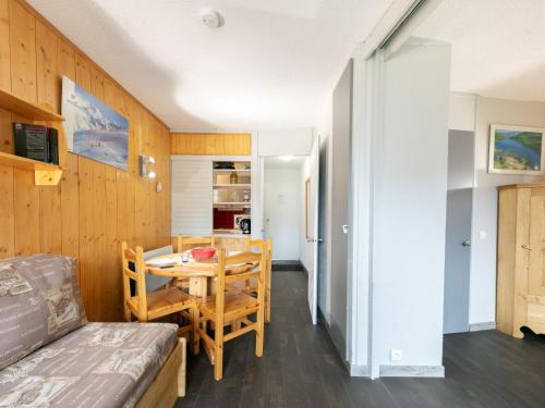Apartment Soldanelles 413 B by Interhome