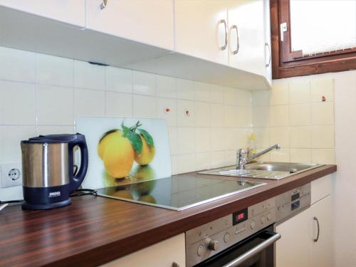 Kuchyň nebo kuchyňský kout v ubytování Apartment Appartement Ulli by Interhome