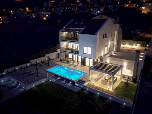 Villa Angelus with heated pool