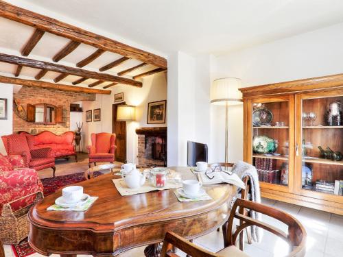 Posezení v ubytování Holiday Home Pillo di Sopra by Interhome