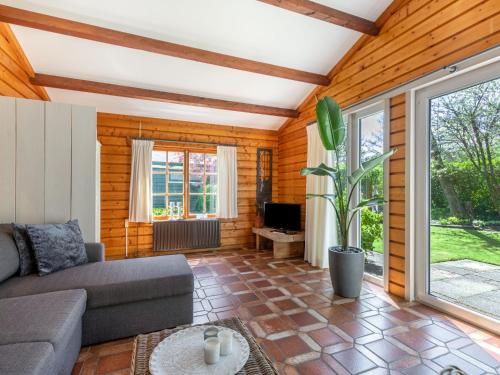 Posezení v ubytování Holiday Home Rusthoeve 28 by Interhome