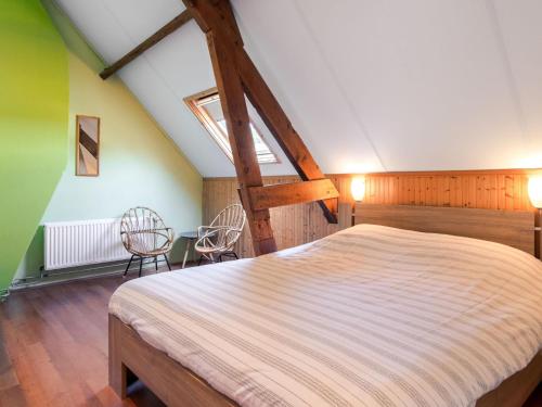 Ένα ή περισσότερα κρεβάτια σε δωμάτιο στο Holiday Home Zeeuws-Vlaanderen by Interhome