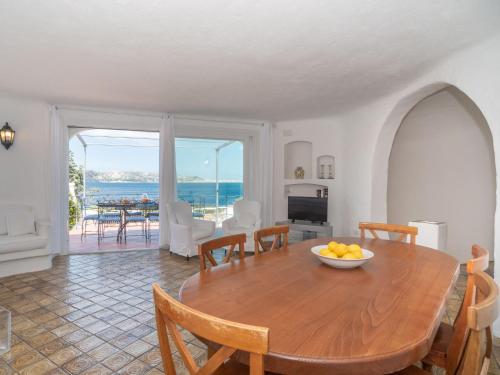Χώρος καθιστικού στο Villa Hibiscus by Interhome