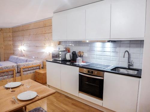 Kuchyň nebo kuchyňský kout v ubytování Apartment Le Bristol B11 by Interhome