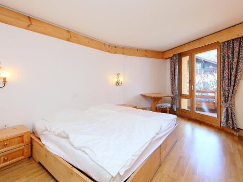Apartment Le Bristol B11 by Interhome