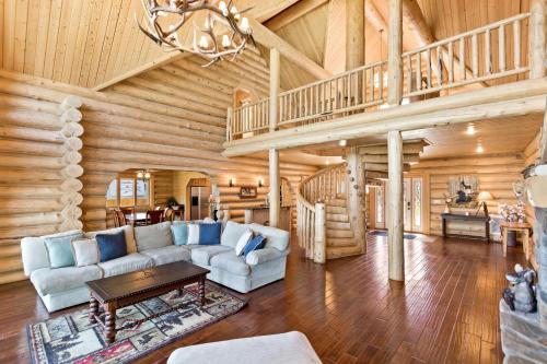 Antler Cove Log Home – Photos 2