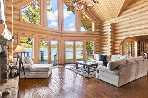 Antler Cove Log Home – Photos 4