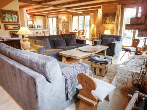 Foto dalla galleria di Chalet Les 3 Soeurs by Interhome a Villars-sur-Ollon