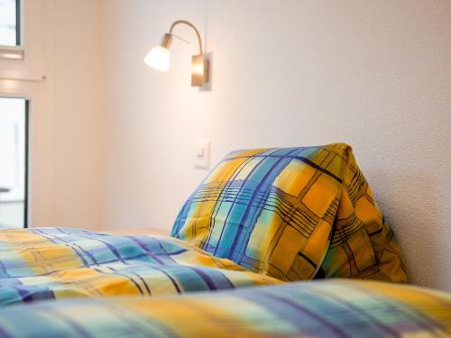 Ένα ή περισσότερα κρεβάτια σε δωμάτιο στο Apartment Amici-1 by Interhome