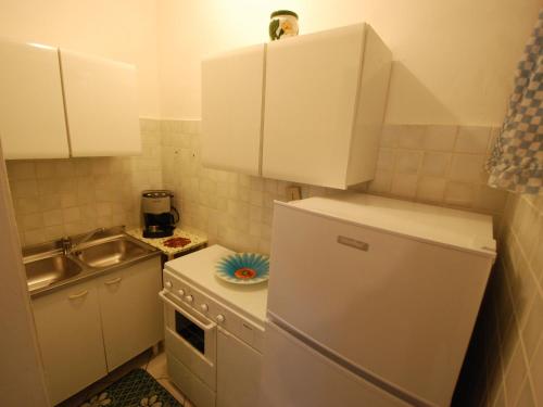 Kuchyň nebo kuchyňský kout v ubytování Apartment Casa Daniela-1 by Interhome