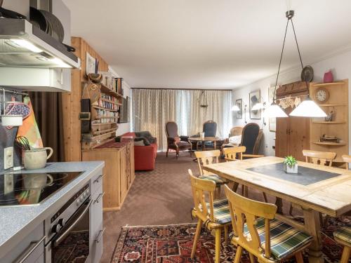 Virtuve vai virtuves zona naktsmītnē Apartment Utoring Acletta-152 by Interhome