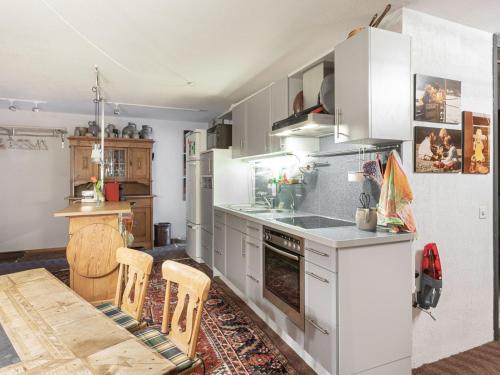 Apartment Apt B 078 by Interhomeにあるキッチンまたは簡易キッチン