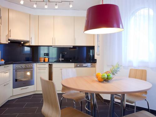 Kuchyň nebo kuchyňský kout v ubytování Apartment Iris B-3 by Interhome