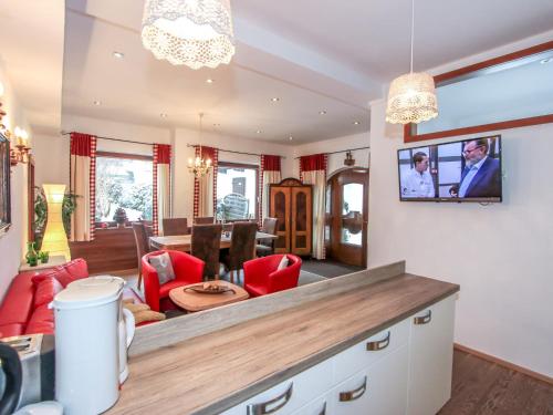 TV a/nebo společenská místnost v ubytování Apartment Tyrol-2 by Interhome