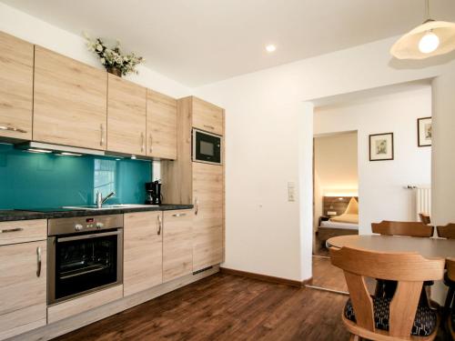 Kuchyň nebo kuchyňský kout v ubytování Apartment Gipfelkreuz by Interhome