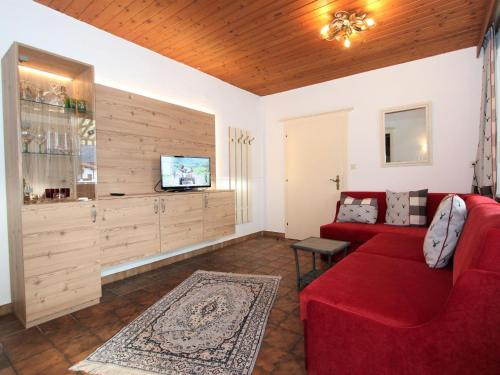 TV a/nebo společenská místnost v ubytování Apartment Tyrol-1 by Interhome
