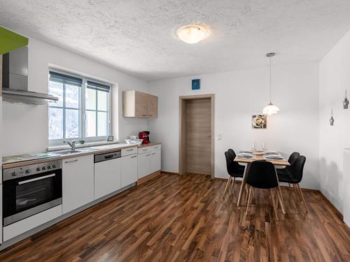 Kuchyň nebo kuchyňský kout v ubytování Apartment Achtalgut by Interhome