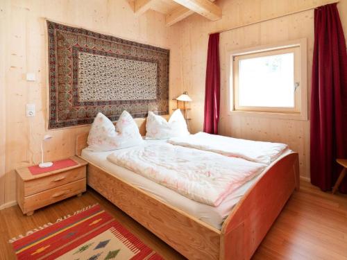 Posteľ alebo postele v izbe v ubytovaní Chalet Shakti by Interhome