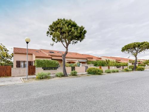 Holiday Home Hameau des Tamarins-1 by Interhome