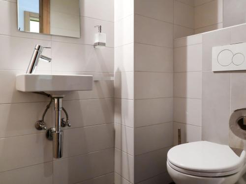 Ένα μπάνιο στο Apartment Ferme de Sandra F2 by Interhome