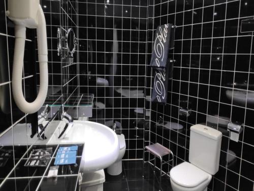 Bathroom sa Hotel Plata by Bossh Hotels