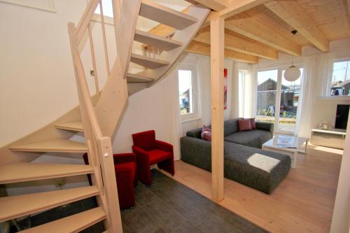 a room with a loft bed and a living room at Ferienhaus TimpeTe Haus Backbord - Terrasse, Meerblick, Sauna in Gager