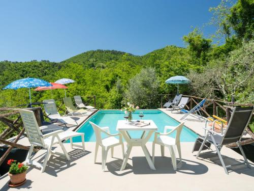 Nespecifikovaný výhled na hory nebo výhled na hory při pohledu z prázdninového domu