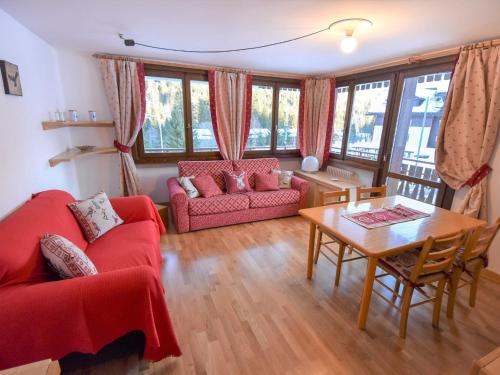 Χώρος καθιστικού στο Apartment Laras by Interhome