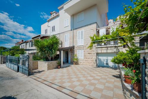Superior Stunning Apartment Gravosa with a FREE parking