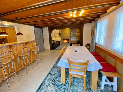 Dining area sa apartment