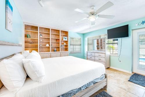 a bedroom with a bed and a flat screen tv at Sunshine's Holiday in Panama City Beach