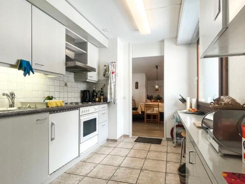 Dapur atau dapur kecil di Apartment Utoring Acletta-155 by Interhome