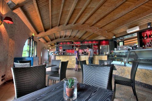 Lounge nebo bar v ubytování Camping Village Il Poggetto