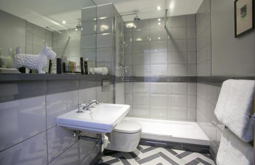 A bathroom at Dog and Fox 