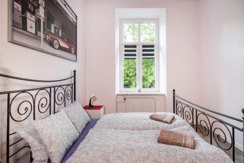 Un pat sau paturi într-o cameră la Krakus